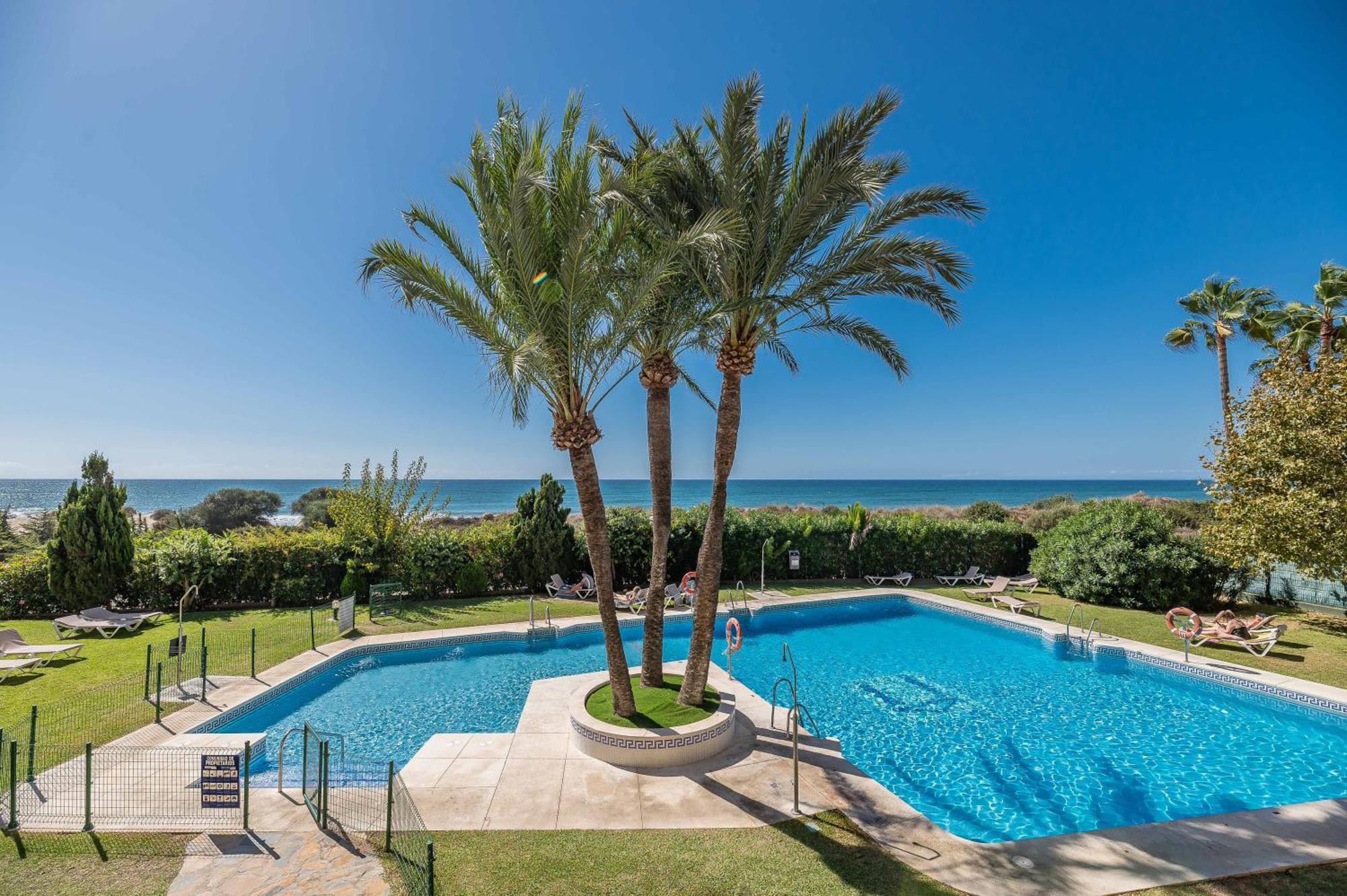 Front Line Beach Studio Apartment Marbella Zewnętrze zdjęcie