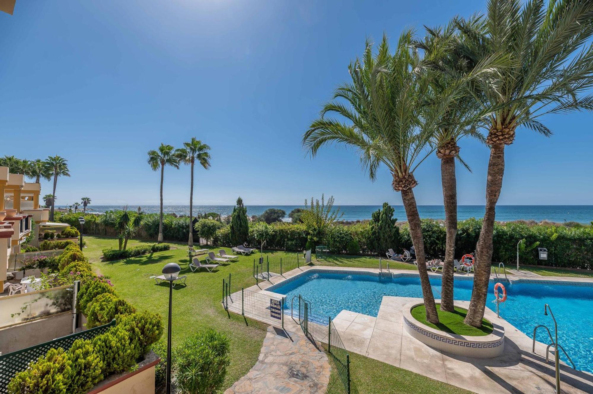 Front Line Beach Studio Apartment Marbella Zewnętrze zdjęcie